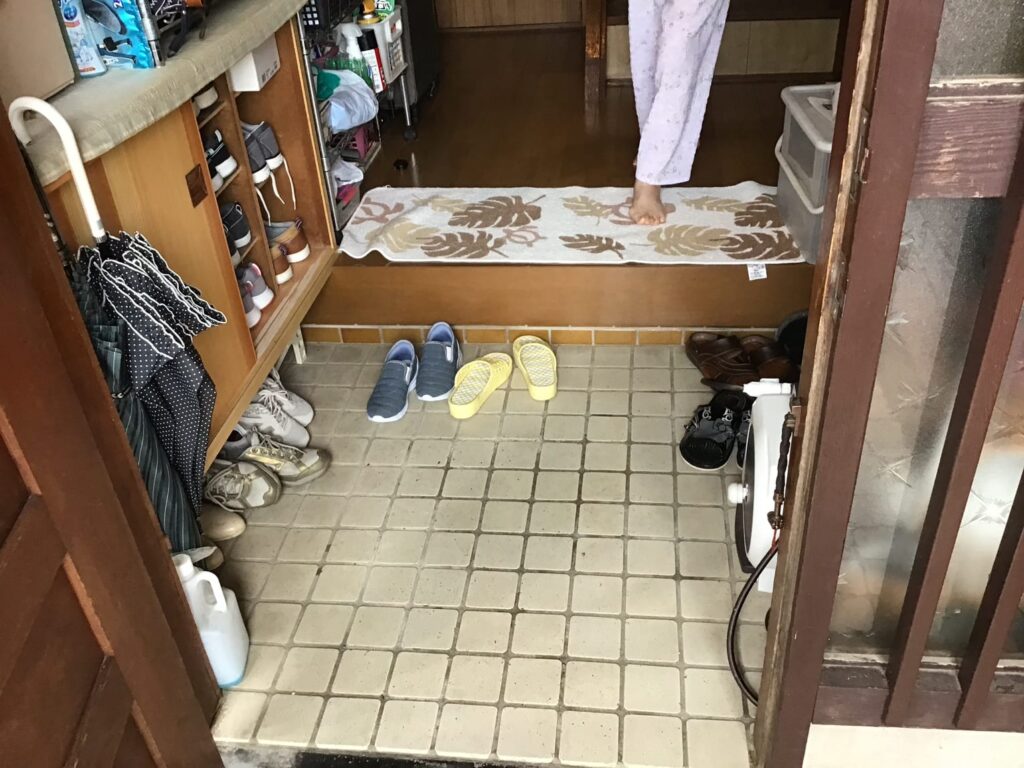 玄関の施工前