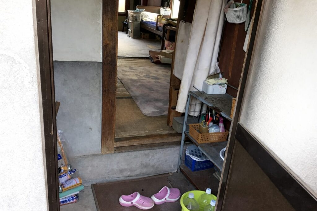 玄関の施工前