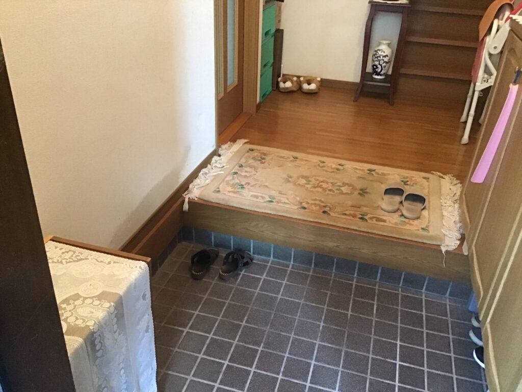 玄関の施工前