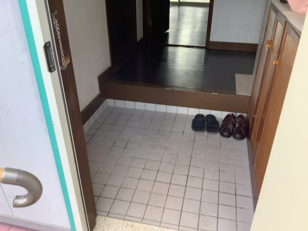 玄関の施工前