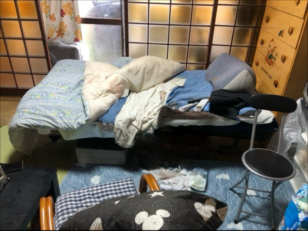 寝室の施工前