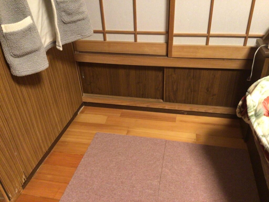 寝室の施工前