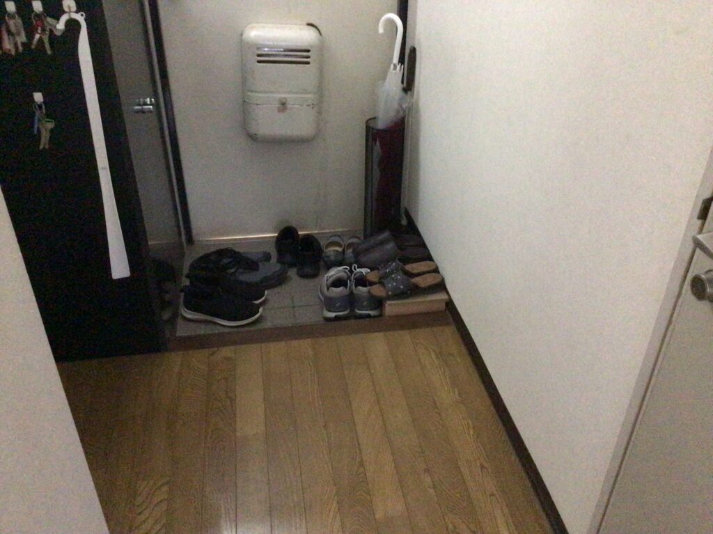 玄関の施工前